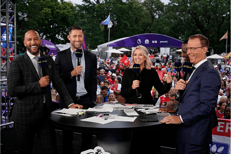 'Pose With The Pros' Mornings Live Fan Festival